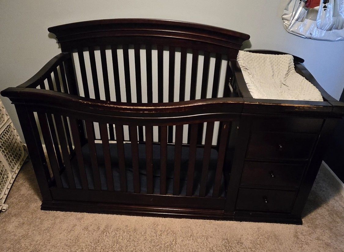 Convertible Crib With Changing Table