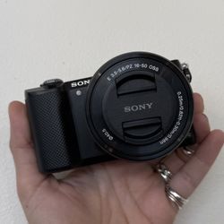 🙃 Sony Alpha A5000 Mirrorless Digital Camera
