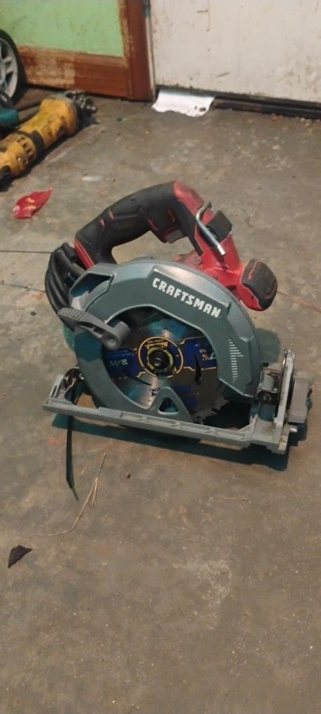 Basically New Barely Used Craftsman Skill Saw 7 1/4 In