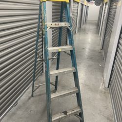 WERNER 6 ft. LADDER  / 250 lbs.  USED 