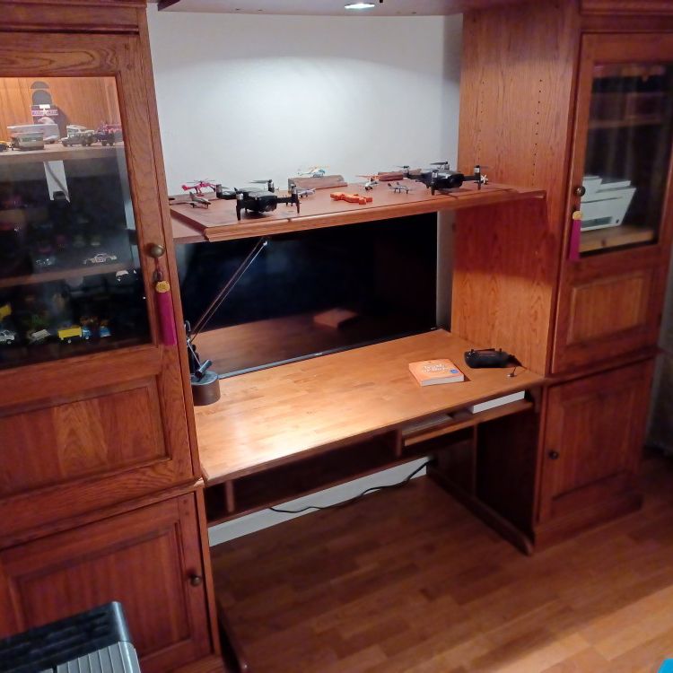 Entertainment Center With Drsk