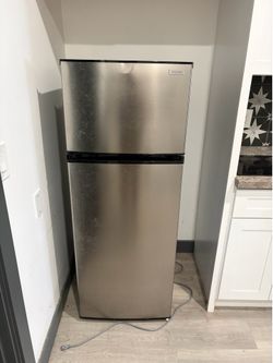 Vissani 7.1 cu ft Fridge
