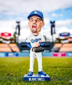 Dodgers tickets 5/9 🎟 bobblehead night