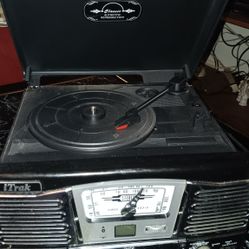 Antique Style Radio With Record Player. CD. Bluetooth 