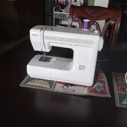 Dos Máquinas De Coser En $40 Cada Una