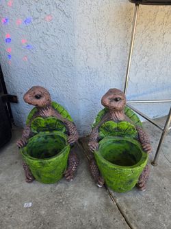 Macetero tortuga  ($ 35) cada una