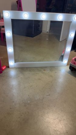 Vanity mirror with 3 modes lights