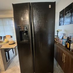Ge profile Black refrigerator 