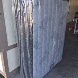 Cal King Pillow  Top  And  2 Box  Spring 