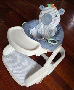 Several things, baby chair, notebook, lamp, tent,