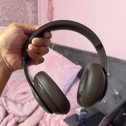 BEATS over Ear Headseats 