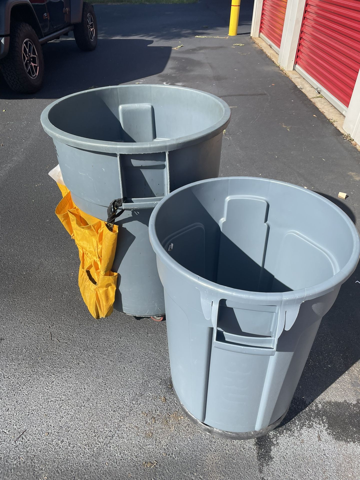 32 & 55 Gallon Trash Can