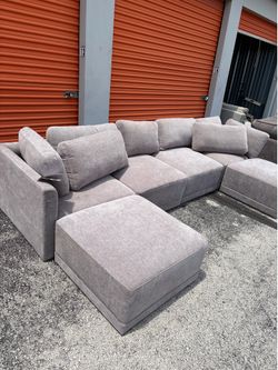 Thomasville Fallon Modular Sectional 6-piece Gray with Ottoman