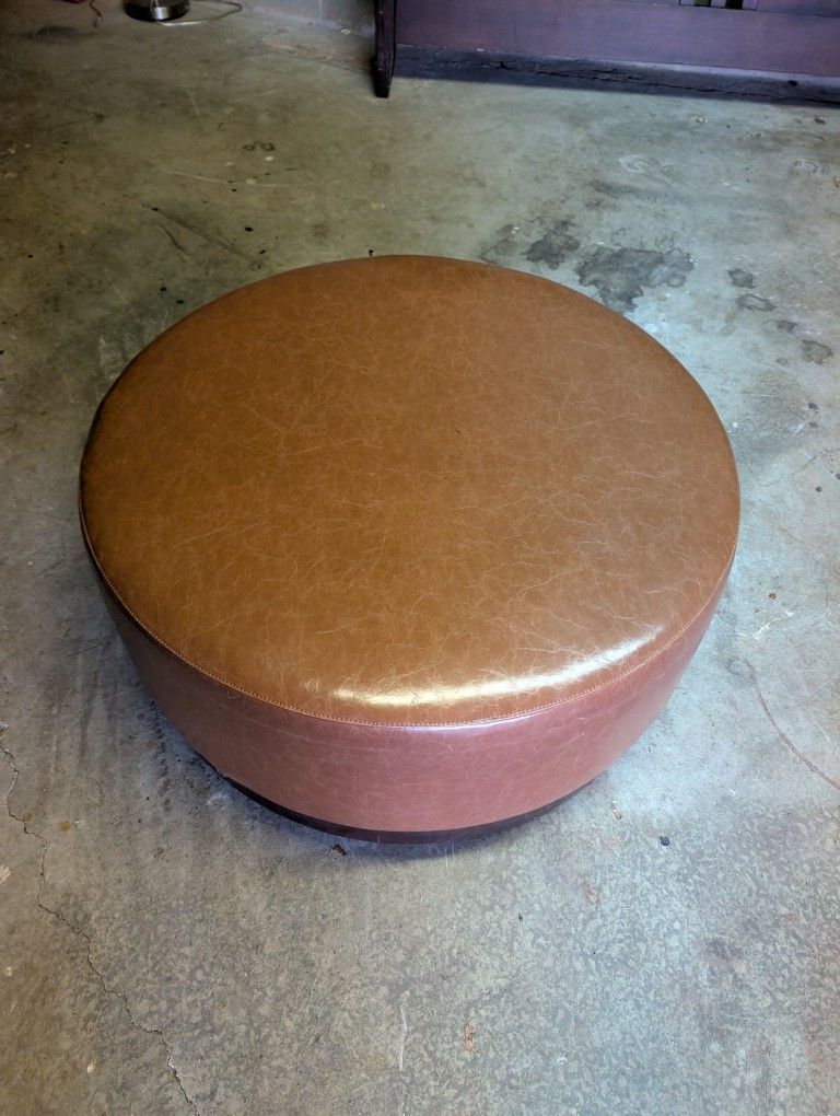 Leather Ottoman With Electric Court 