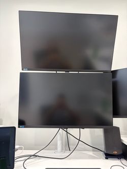 2 Samsung ViewFinity S8 27” 4K USB-C Monitors + VIVO Mount - 163 PPI