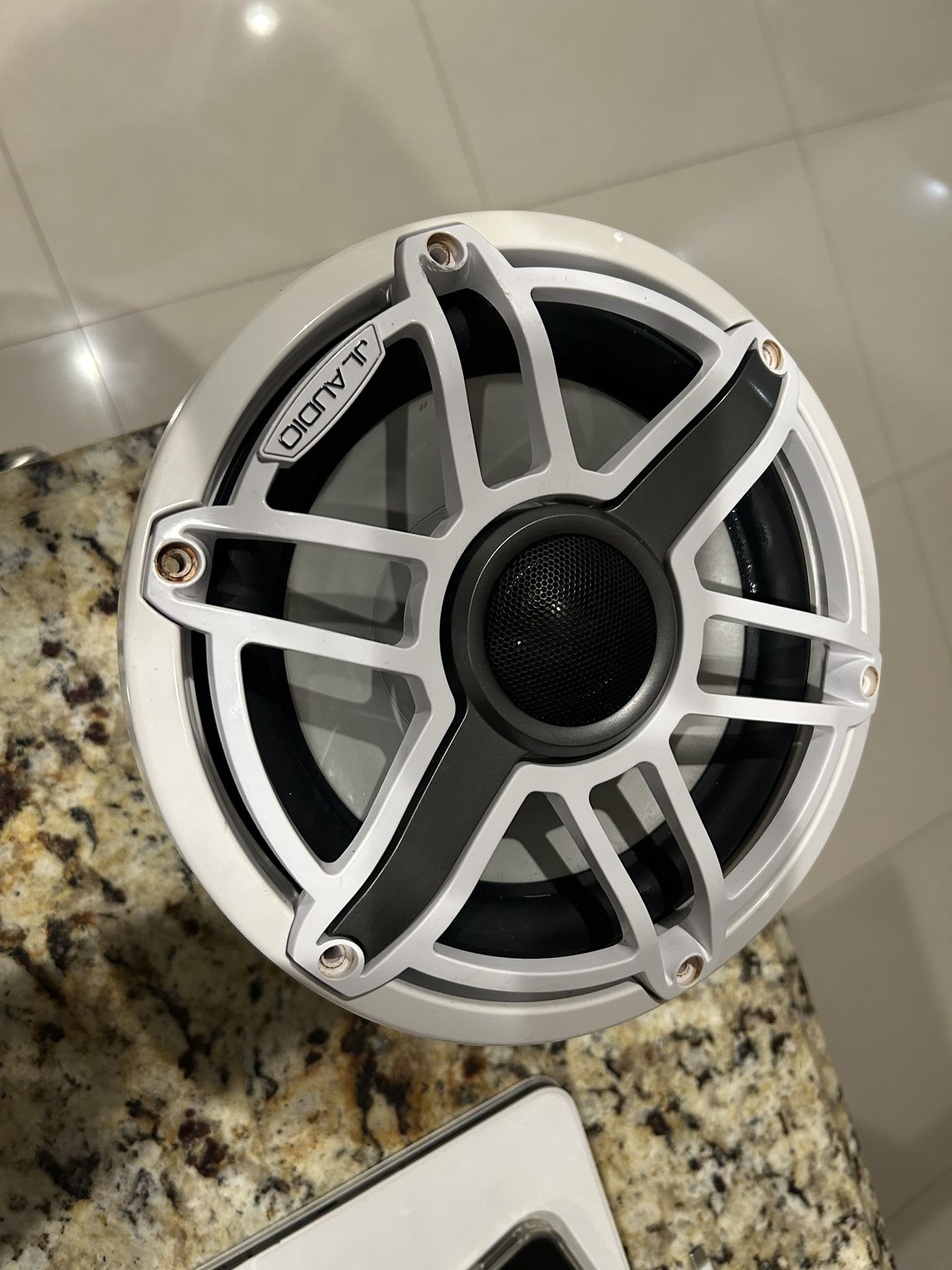 JL Audio M6 880x