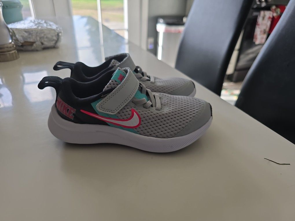 New Nike Kids Teniss Shoes