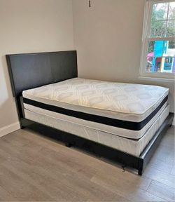 š BRAND NEW QUEEN SIZE COMPLETE BEDDING SET: MATTRESS + SOFA + BED BASE NEEDS TO GO