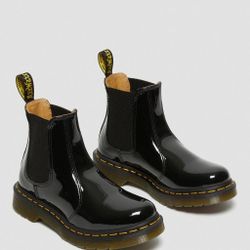 Women's Shoes SIZE 9 Dr. Martens 2976 Leather Chelsea Boots BLACK PATENT LAMPER