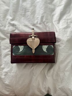 Danielle Nicole Disney Evil Queen Of Heart Box
