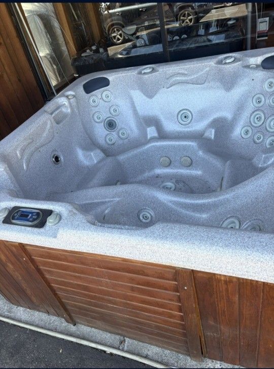 Refurbished Spa Warehouse Hottub 