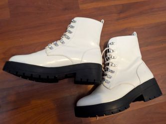 Forever 21 White/Black Lace-Up Ankle Boots Size 7.5