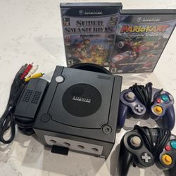GameCube Bundle Smash Bros & Mario Kart w/ 2 Controllers Included. Great Gift Or Addition To Your Retro Gaming Setup!