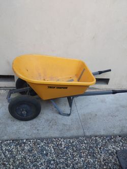 True Temper Yellow Wheelbarrow. Plastic.