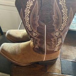 Boys Boots Size 4.5 Boys Or Size 6 Women