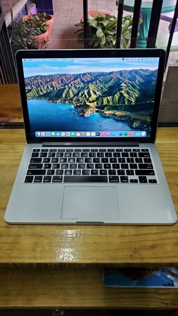 Macbook Pro Retina 2015 (13-inch, Microsoft Office and Final Cut Pro)