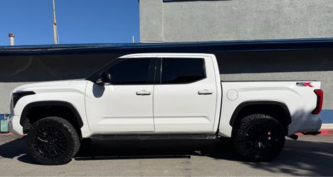 Fuel Sigma Blackout 22x9.5 6x139.7 +18 Offset With Nitto Ridge Grappler 35x12.50R22 Tires 🔥🔥🔥