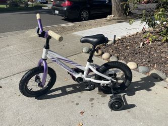 Specialized bike discount with training wheels