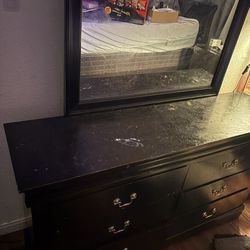Dresser Wit Mirror
