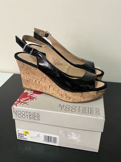 Mootsies Tootsies Black Peep Toe Wedge Sandals Size 7