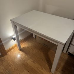 Solid Wooden White Desk Table In Great Condition For Sale!