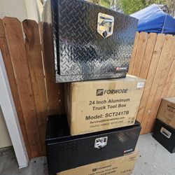 TOOL BOX UNDER TRUCK EACH FOR SALE 36" 24" LONG COLOR BLACK ALUMINIUM DIAMOND INCLUDES 2SET KEY BRAND NEW FOR ANY QUESTION TEXT ME PLEASE 