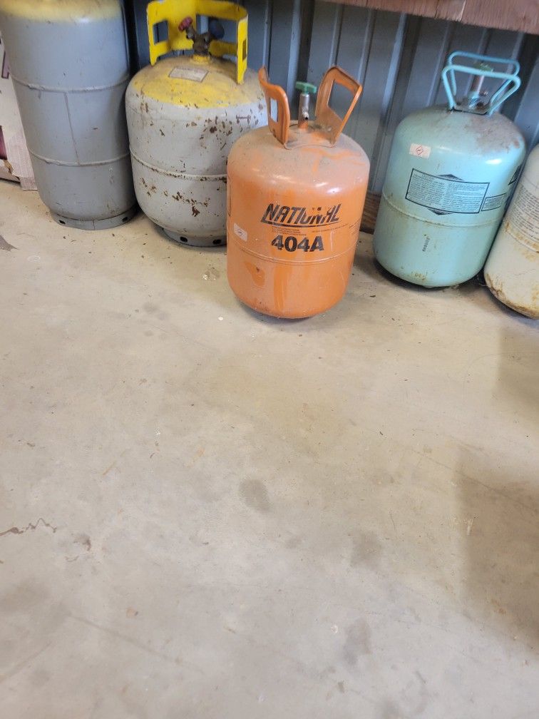 R404A https://offerup.com/redirect/?o=MjQubGI= Can