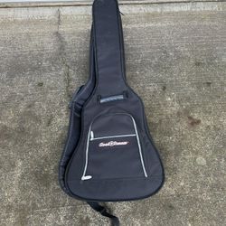 Roadrunner acoustic guitar soft case in decent shape.   $30, cash or Venmo, meeting in person somewhere convenient. I live in Vancouver.   Thanks for 