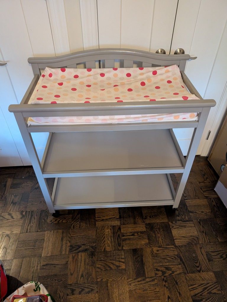 Delta Children Bell Top Changing Table, Gray