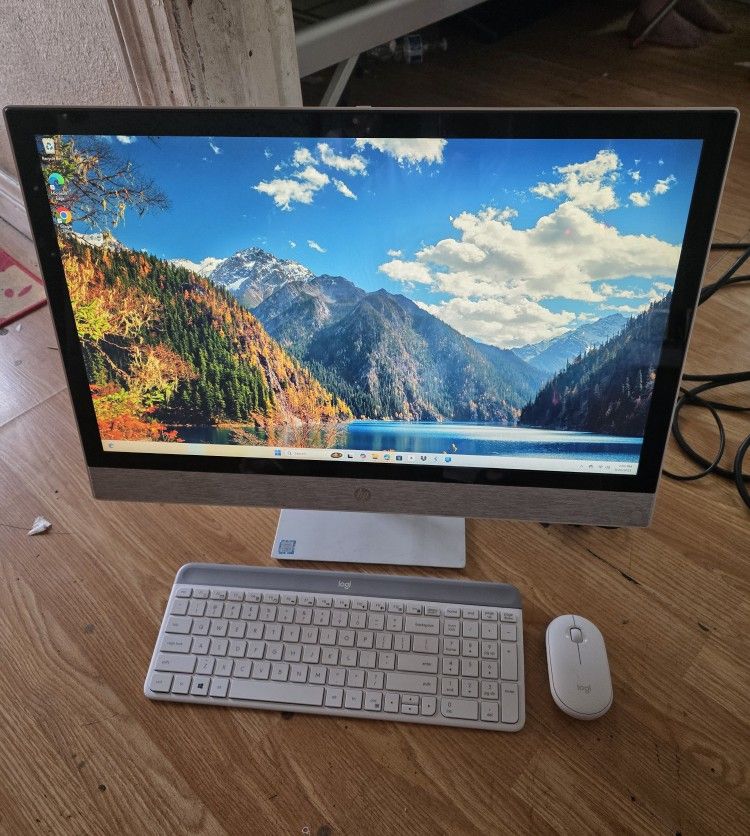 HP Pavilion 24-r114 24" All In One Touch Win 11 Computer i5 8th Gen 12GB 2TB DVD