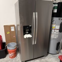 Whirlpool Fridge With Ice & Water Dispenser BRAND NEW