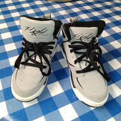 JORDAN SNICKER SIZE 5 Y
