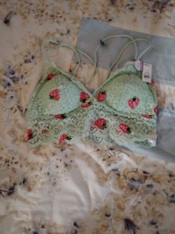 Light Green Strawberry Printed Wireless Bra Criss Cross Back Brand New When Bought $12.99 Asking $6