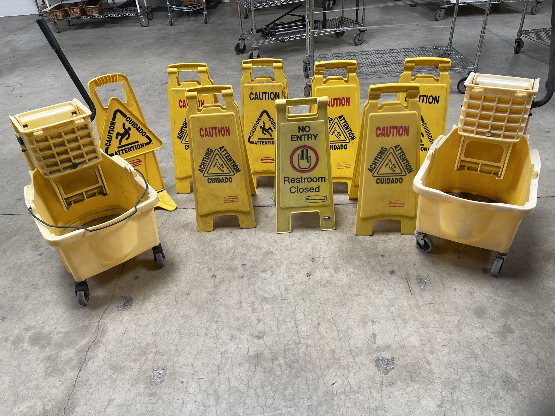 5 DIFFERENT JANITORIAL CLEANING ITEMS