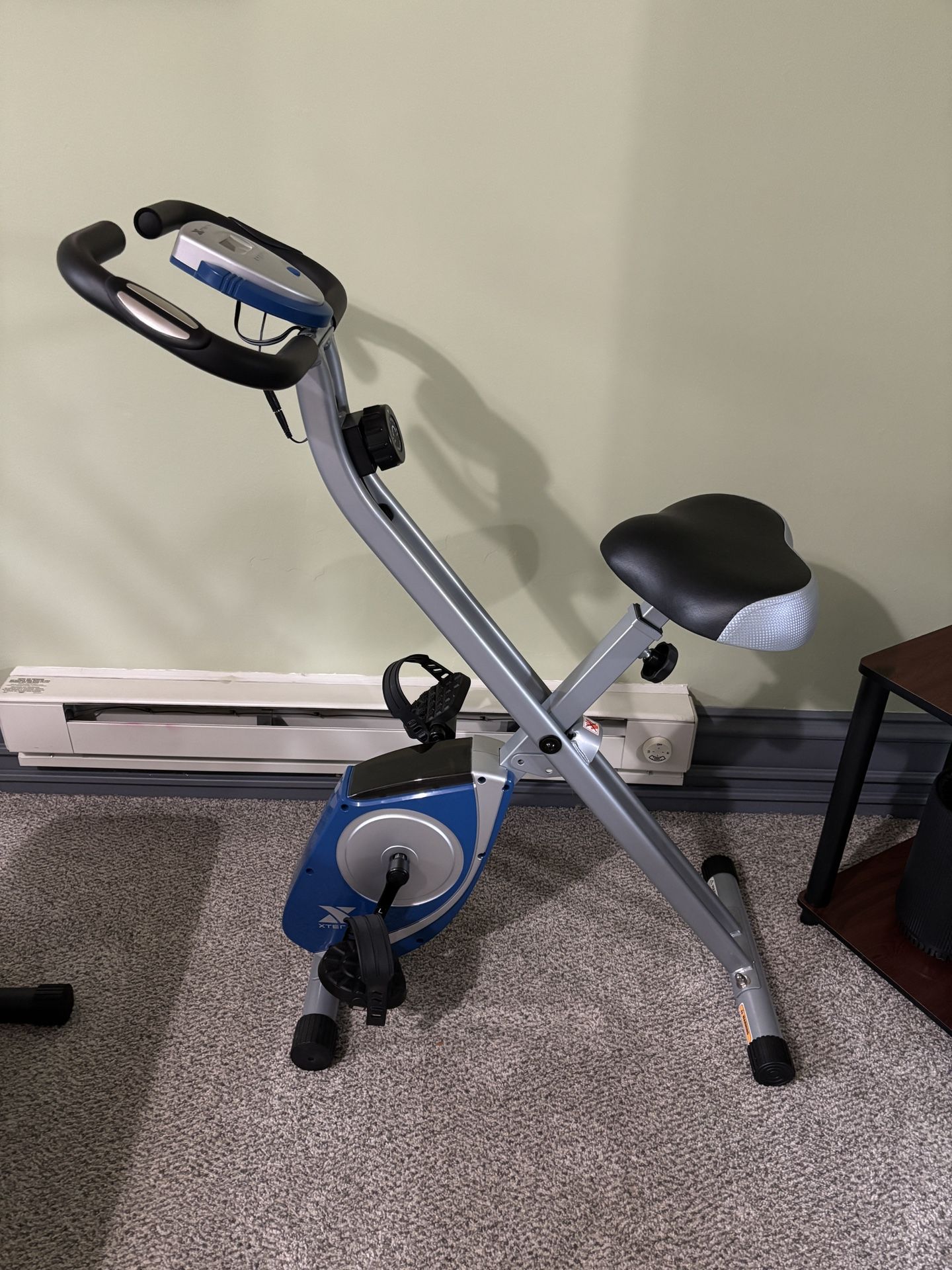 XTERRA Fitness FB150 Folding Exercise Bike – Excellent Condition