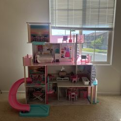 Doll House 