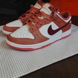 2024 Dunk Low 'Valentine's Day"
Women's Size 8