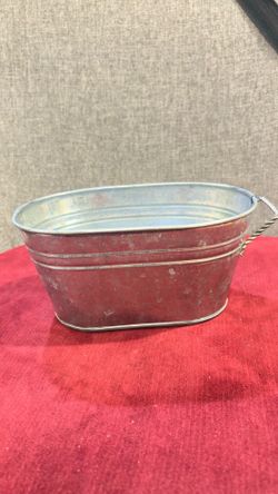 Pre Own Galvanized Steel Oval Planter Tub Rustic Farmhouse Decor Storage Basket