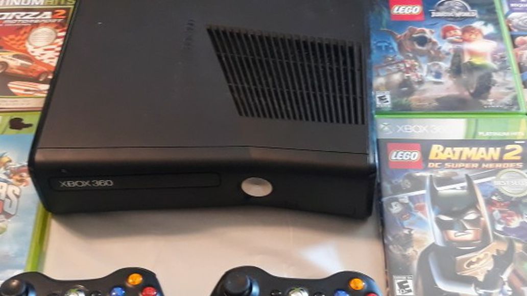 Xbox 360 With 2 Wireless Controllers & 7 Games