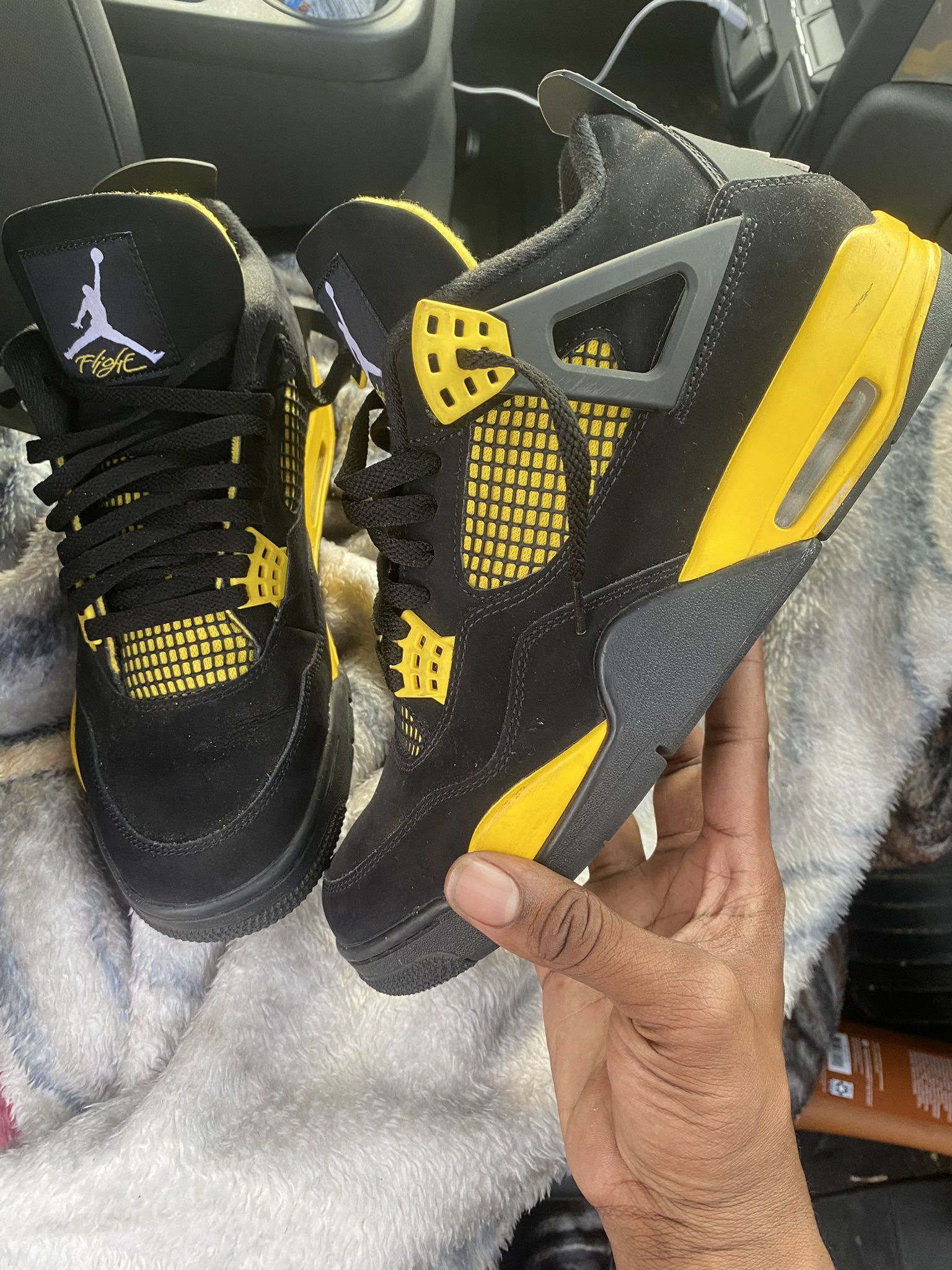 Jordan 4 Retro “Thunder”